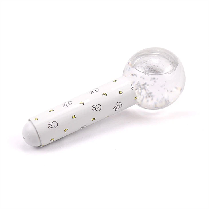 Viilentävät kasvojen jääpallot kasvojen kaula