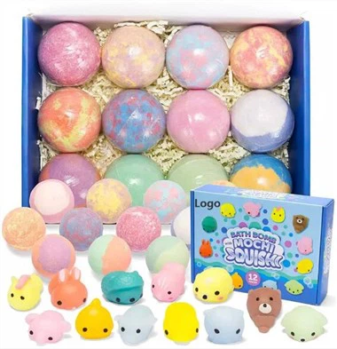 Yllätyskylpypommit, joissa on leluja lapsille