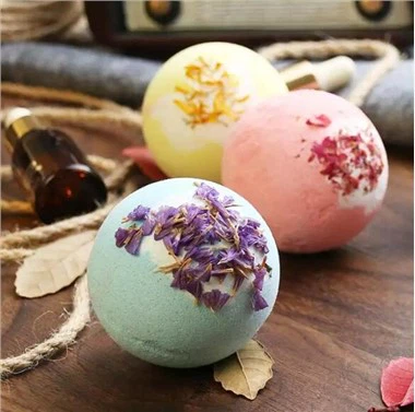 Kylpypommit kukka terälehdet