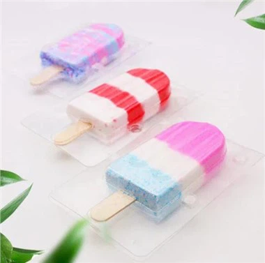 Jäätelön muotoinen kylpypommi